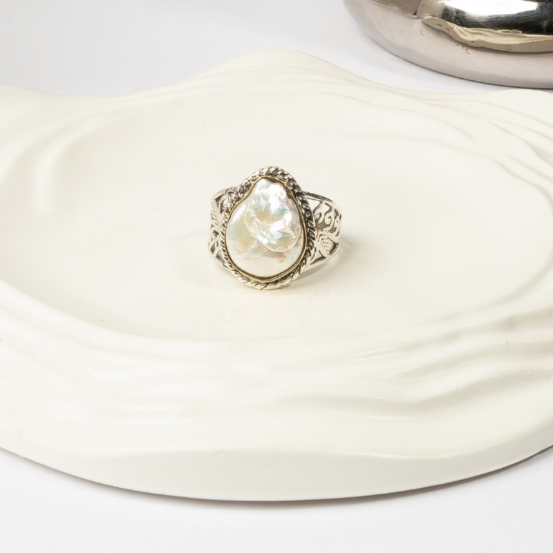 Aura Edge Pearl Ring